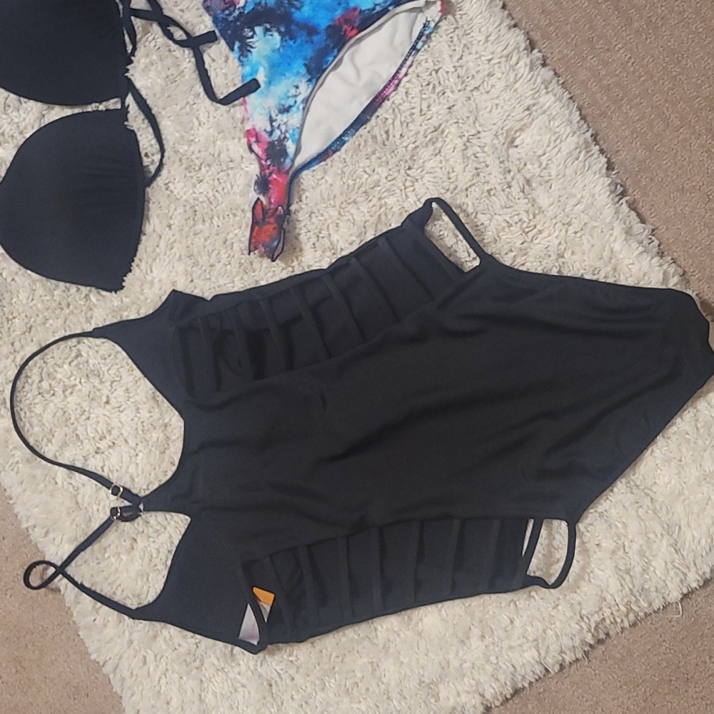 Swimsuit bundle - Picture 4 of 5